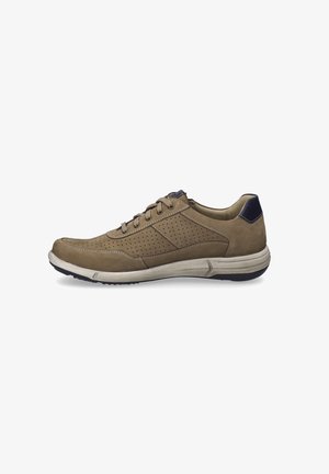 Braune Leder-Sneaker mit durchbrochenem Design, runder Spitze und kontrastierendem marineblauen Fersenakzent. Verfügt über eine beige Zwischensohle und eine strukturierte Gummisohle.