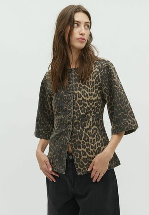 Leopardenmuster Hemd mit Knöpfen in braun und schwarzem Denim; verfügt über Dreiviertelärmel, einen runden Ausschnitt und einen geraden Schnitt.