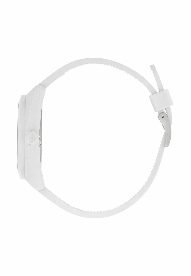 Reloj blanco con una correa de silicona suave, caja redondeada y esfera sencilla. Cuenta con una corona plateada y una correa con muescas para ajustabilidad.