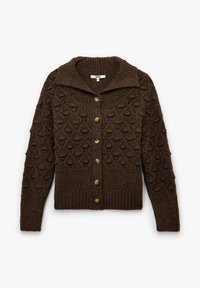 Brązowy sweter dzianinowy z grubym wzorem kablowym, dużym kołnierzem i pięcioma dużymi okrągłymi guzikami. Prążkowane mankiety i dół dopełniają całość.