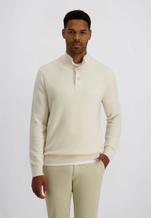 PULLOVER IN MODERN FIT - Jumper - weiß
