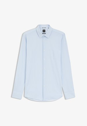 Jasnoniebieska koszula z długim rękawem w kratę, z kołnierzykiem na guziki oraz zapięciem na guziki z przodu. Wykonana z gładkiej tkaniny. Zaokrąglony dół.