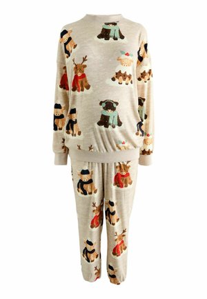 Beige langærmet pyjamasæt med legende vinterdyrtryk, herunder rensdyr og køer iført tørklæder, hatte og ørevarmere.