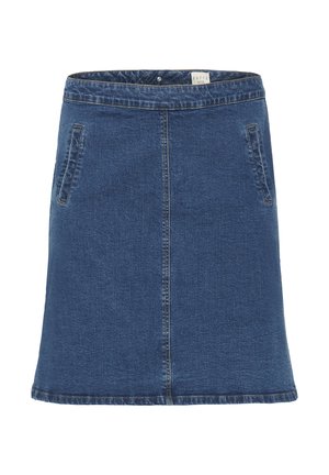 Modra denim A-linijska krilo z žeprskimi žepi spredaj in pasom, z oznako "KAFFE curve", fotografirano na belem ozadju.