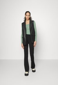 JDY Tall JDYPRETTY  PANT - Pantalon classique - black