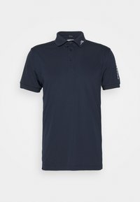 Camisa polo azul marino hecha de una tela suave y ligera, con cuello, tapeta de tres botones y mangas cortas. Cuenta con un logo en el cuello.