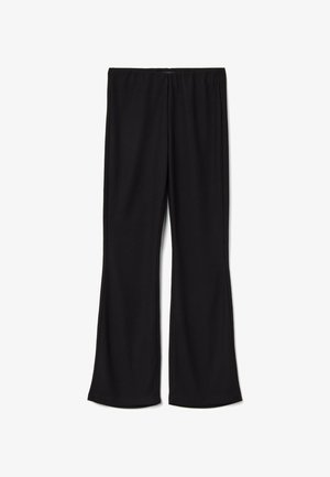 Zwarte geribde stoffen broek met een rechte tailleband en licht uitlopende benen, plat gelegd op een witte achtergrond.