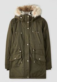 Olijfgroene parka jas met een faux fur gevoerde capuchon, met klittenband en rits sluitingen, twee voorkeoken en verstelbare koorden aan de onderkant.