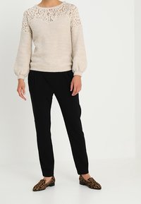 NAF NAF Stickad tröja - beige