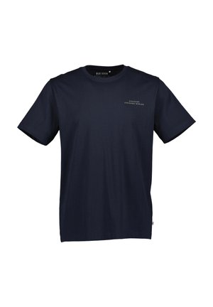 Granatowy T-shirt z krótkim rękawem, z małym białym napisem "DISCOVER UNKNOWN WORLDS" na górnej lewej części klatki piersiowej oraz okrągłym dekoltem.