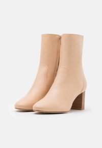 Jonak Kotníkové boty - beige