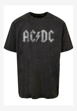 Sort bomulds T-shirt med korte ærmer, med et gråt AC/DC-logo over brystet. Stoffet har en let slidt tekstur.