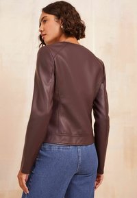 Friends Like These COLLARLESS - REGULAR FIT - Veste en similicuir - red