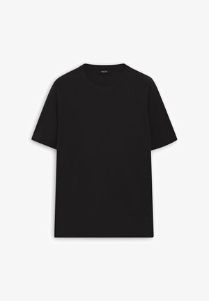 Zwarte katoenen t-shirt met korte mouwen, ronde halslijn en een effen textuur. Geen zichtbare patronen of hardware details.