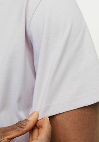 Jack & Jones JORVESTERBRO CREW NECK - Apdrukāts T-krekls - lavender frost