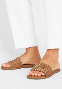 Inuovo Mules - brown