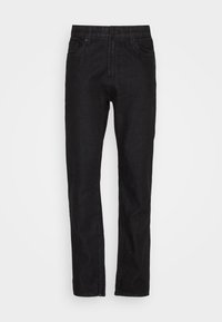 Jean en denim noir avec une coupe droite, design classique à cinq poches, et fermeture à bouton et à zip. Texture lisse, décoloration minimale.