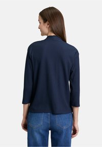 Betty & Co MIT V-AUSSCHNITT - Bluse - dunkelblau