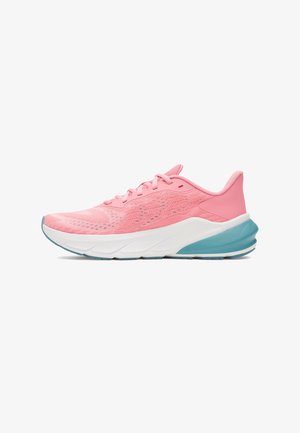 Zapatilla deportiva rosa con parte superior de malla texturizada, cordones planos y una entresuela blanca. Presenta un detalle curvo en turquesa en el talón y la suela.