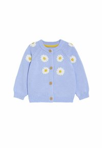 Ljusblå stickad cardigan med rund halsringning, träknappar och broderade vita prästkragar med gula mittpunkter. Ribbad mudd och nederkant.