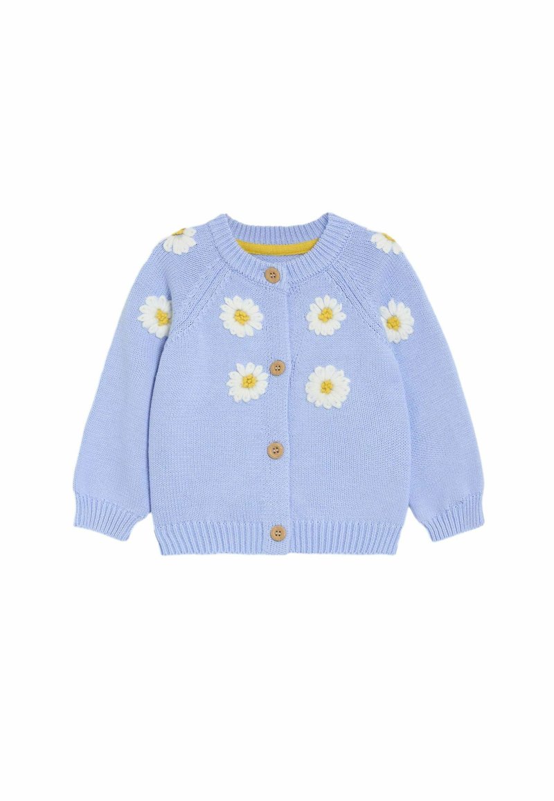 Ljusblå stickad cardigan med rund halsringning, träknappar och broderade vita prästkragar med gula mittpunkter. Ribbad mudd och nederkant.