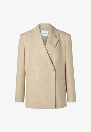 Blazer bem cortado em bege com lapela recortada, fecho de um único botão e dois bolsos frontais. Tecido liso e texturizado com um padrão subtil.