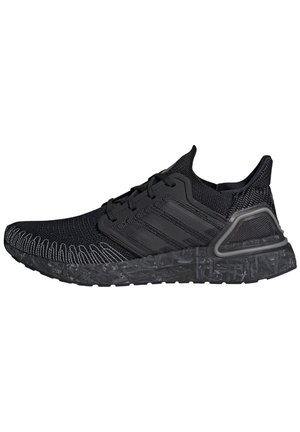 Chaussure de course athlétique noire avec semelle texturée, tige en maille, fermeture à lacets et coque de talon de soutien, vue de côté.