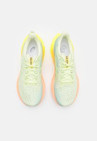 ASICS NOVABLAST 4  PARIS - Väglöparskor - neon green/orange/yellow