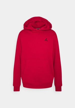 Czerwona bluza z kapturem z przednią kieszenią kangurzą i małym czarnym logo na lewej piersi, pokazana na jasnym tle.