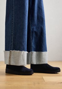 Unausgewählt, dark blue