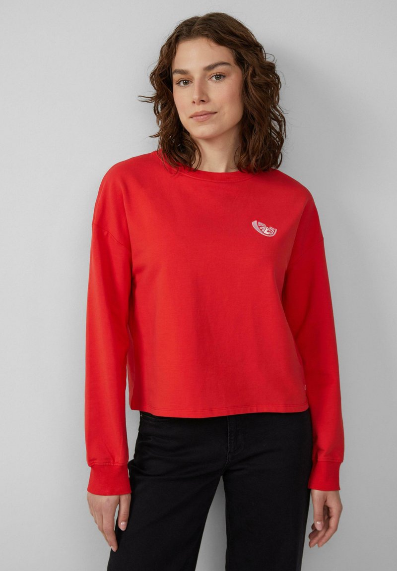 Rode lange mouwen crop top van katoen met een ronde hals en geribbelde mouwen, voorzien van een klein logo op de linkerkant van de borst.