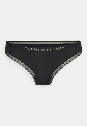 Černé tangové spodní prádlo s krajkovým lemem, s logem TOMMY HILFIGER na elastickém pásku. Hladká tkanina a minimalistický design.