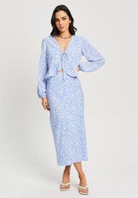 SÁVEL TINKA  - Bluza - blue haze floral