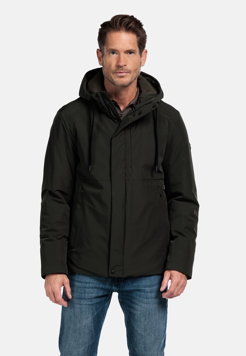 Donkergroene hoodie met een rits aan de voorkant, verstelbare trekkoorden en twee zijzakken. De stof lijkt glad en waterafstotend.