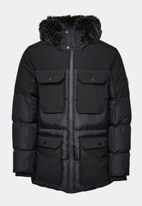 Parka d'hiver matelassée noire avec capuche bordée de fourrure, quatre poches à rabat devant avec boutons-pression et fermeture zippée centrale.