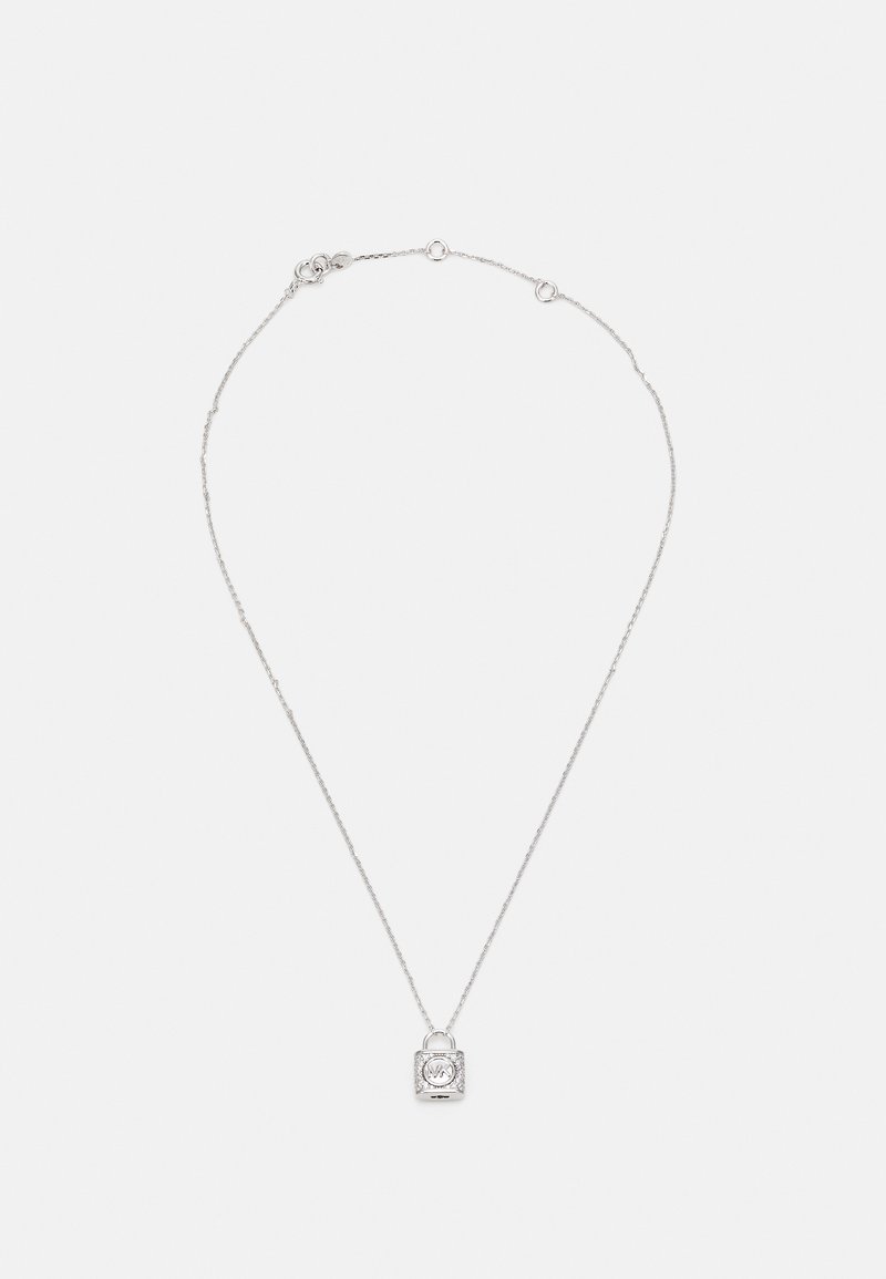 Silberne Ketten Halskette mit einem dekorativen Vorhängeschloss-Anhänger, der feine Details und eine glatte Oberfläche aufweist. Die Kette hat eine zarte Textur.