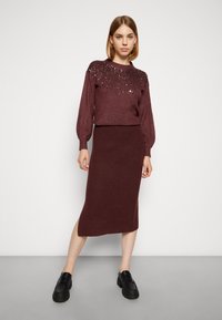 JDY JDYLIVA LIFE SKIRT - Saia lápis - vineyard wine