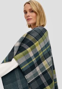 Geruite poncho in donkergroen, grijs en gele tinten. Gemaakt van textuurstof, met een asymmetrisch ontwerp en franjes aan de randen.