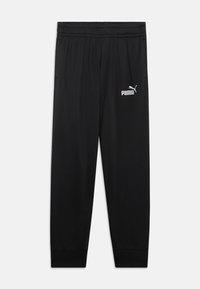Zwarte sportbroek gemaakt van lichtgewicht stof, met een elastische tailleband, zijzakken en een wit Puma-logo op de heup.