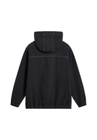 Svart huva jacka med avslappnad passform, elastiska ärmavslut och en subtil sömnadsdetalj över ryggen. Tillverkad av mjukt, hållbart tyg.