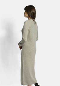 Just Cashmere COL ROND - Pletené šaty - mottled cloud