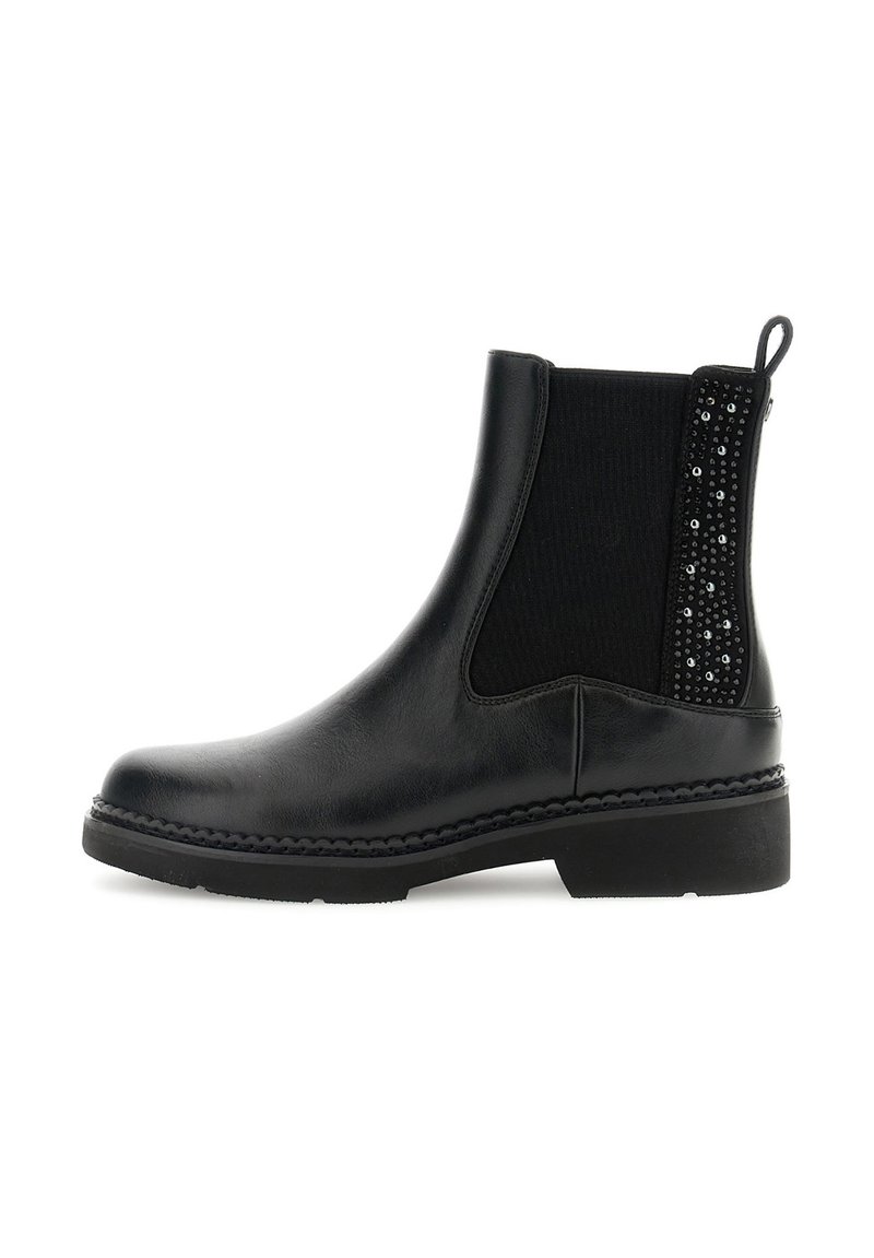 Stivaletto nero alla caviglia con pannello elastico laterale e strass decorativi nella zona del tallone, dotato di un inserto per la presa e tacco basso a blocco.