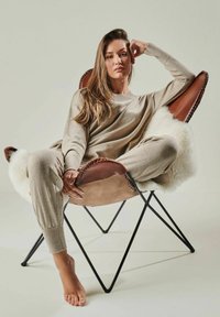 YOU LOOK PERFECT BELLA - MERINO LONG SLEEVE SWEATER WITH ROUND NECK - Strickpullover - taupe