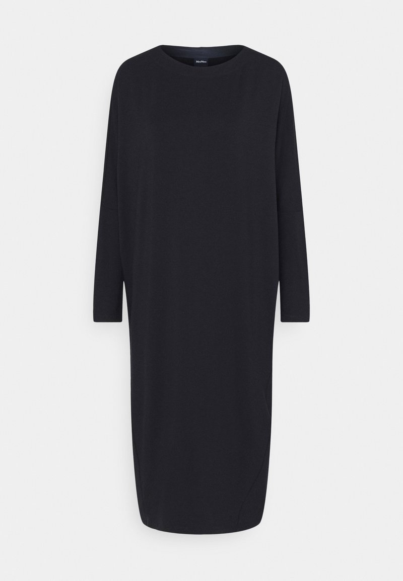 Černé oversized šaty s kulatým výstřihem a tříčtvrtečními rukávy, vyrobené z měkké látky, s volným střihem a bočními kapsami.