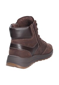 Bruine wandelschoen van leer en suède, met een gevoerde kraag, een zijrits en een dikke rubberen zool met een gestructureerd profiel.
