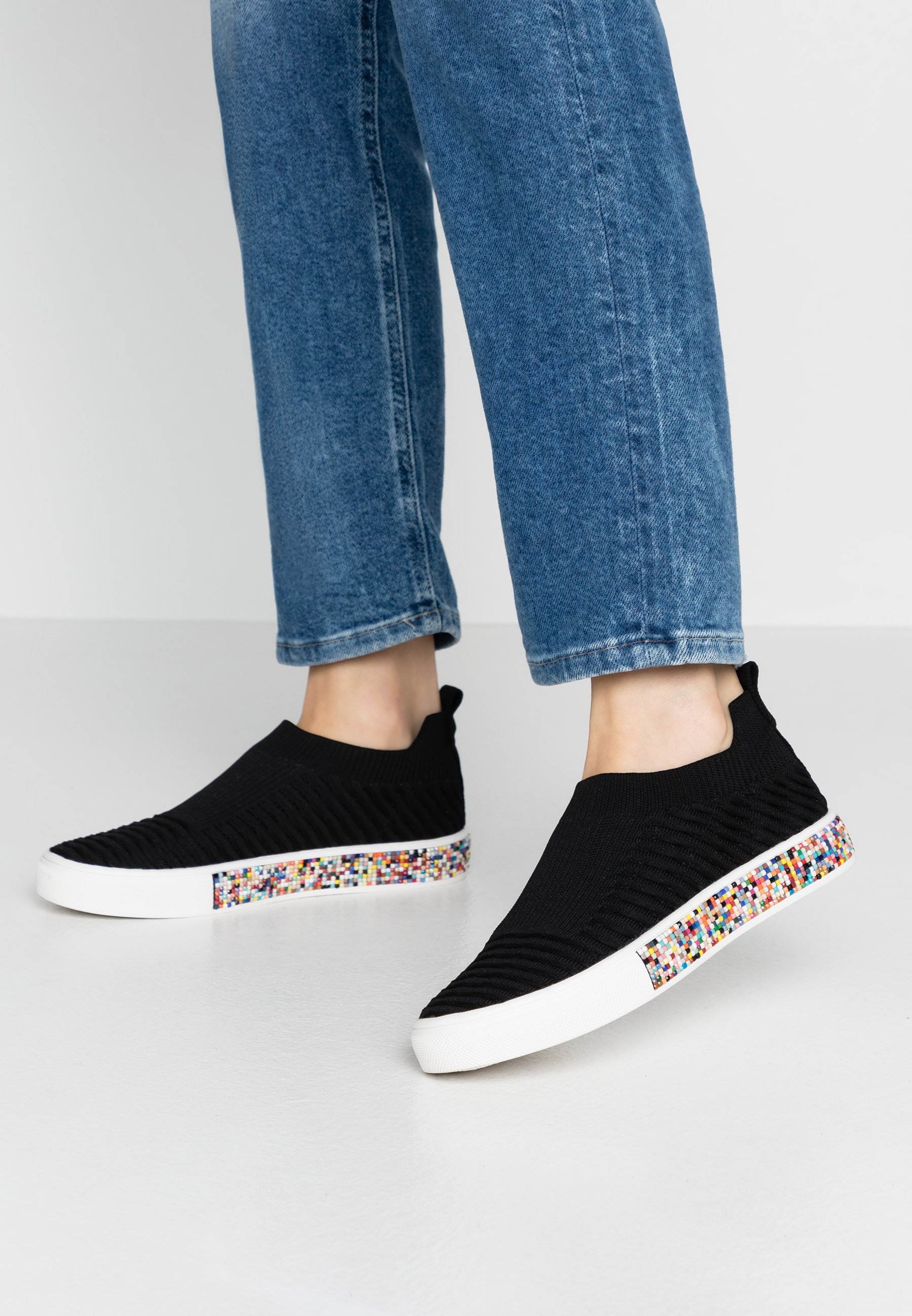 Bernie Mev AZAMI - Slippers - black/multicolor Bernie Mev AZAMI - Slippers - black/multicolor