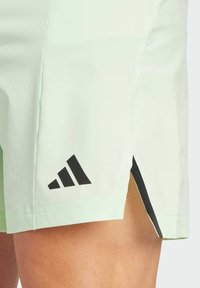 adidas Performance Pantalón corto de deporte - semi green spark