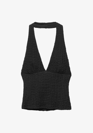 Haut halter noir court avec un décolleté en V profond, tissu texturé présentant un motif froissé, et un design de dos large et ouvert.
