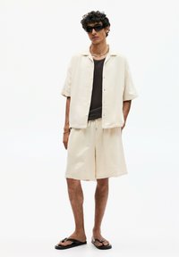 PULL&BEAR - TEXTURED - Shorts - sand Immagine in miniatura 1