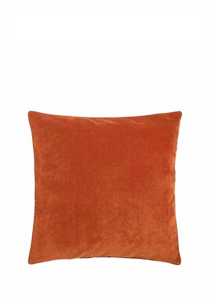 Cojín cuadrado de terciopelo suave en color naranja quemado con textura lisa y bordes ligeramente redondeados sobre un fondo blanco.